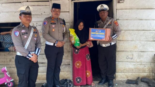 Wujudkan Kepedulian Sosial, Satlantas Polres Way Kanan Gelar Aksi Jumat Berkah
